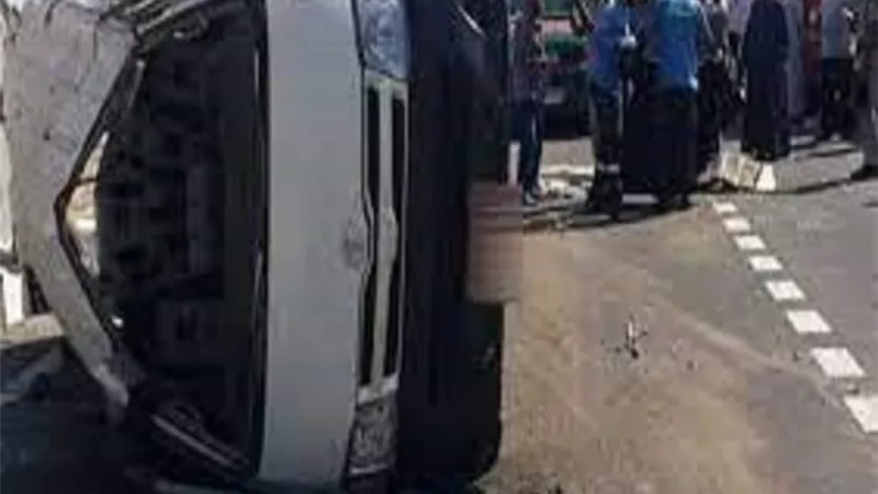 إصابة ١٤ من عمال باليومية في انقلاب سيارة ربع نقل بالشرقية