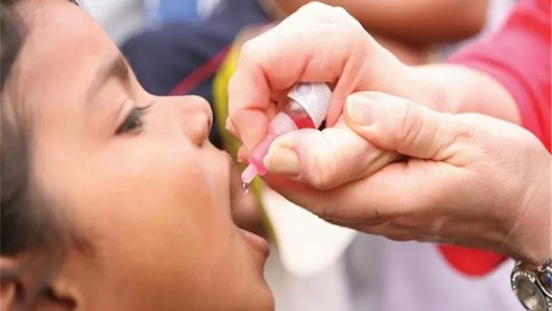 مع بدء حملة شلل الأطفال.. تعرف على الاضرار الناتجة من عدم تناوله