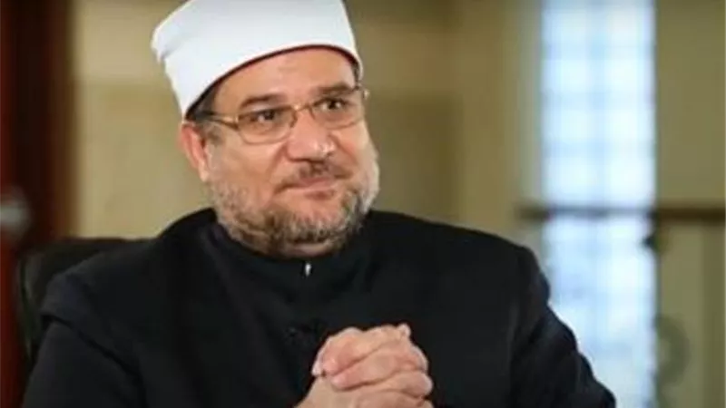 وزير الأوقاف يشيد بعناية السعودية بخدمة الحرمين الشريفين