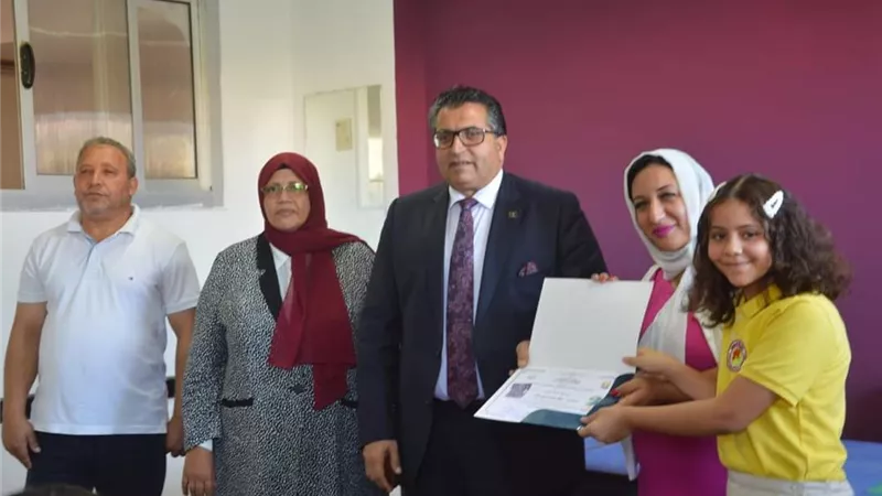مدير تعليم جنوب سيناء يكرم طلاب مبادرة 