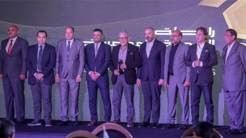 رابطة الأندية تكرم الخطيب