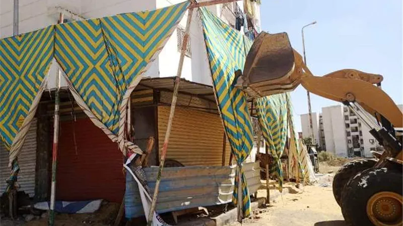 تنفيذ 35 قرارا لإزالة تعديات واشغالات بحى عتاقة بالسويس
