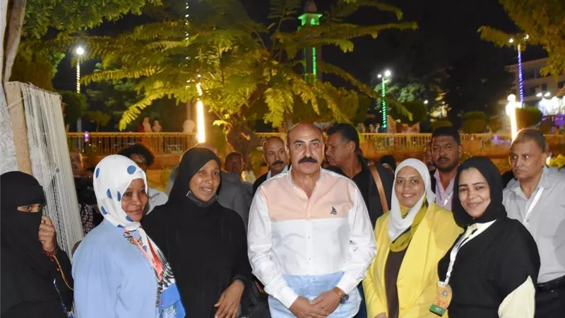 محافظ أسوان يتفقد معرض التمور ومخلفات النخيل بحديقة الشيراتون