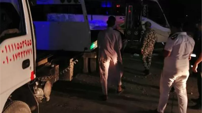 إصابة ٢٨ شخصا في انقلاب أتوبيس عمال بطريق المحاجر بالسويس