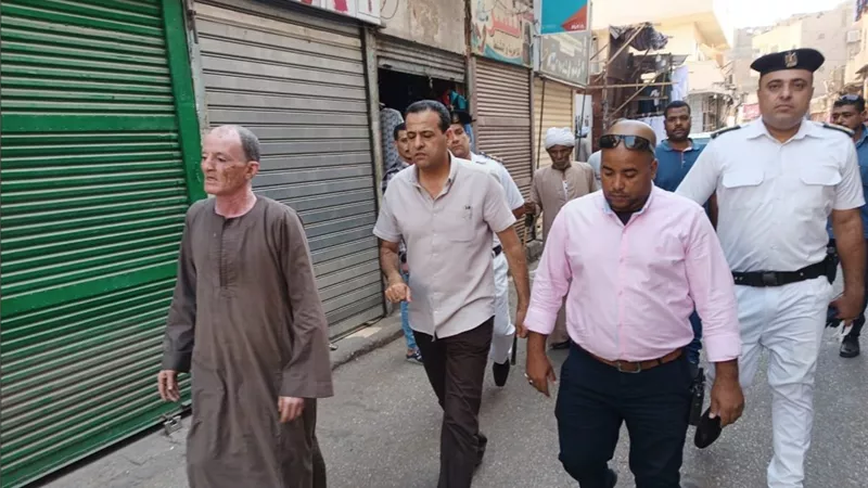 رئيس مدينة الأقصر يقود حملات رفع الإشغالات والتعديات على حرم الطريق