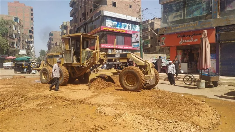 محافظ أسيوط : تربة زلطية وبلدورات وانترلوك ببعض شوارع مدينة منفلوط