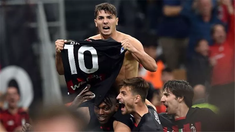 دياز يكشف موقفه من العودة إلى ريال مدريد