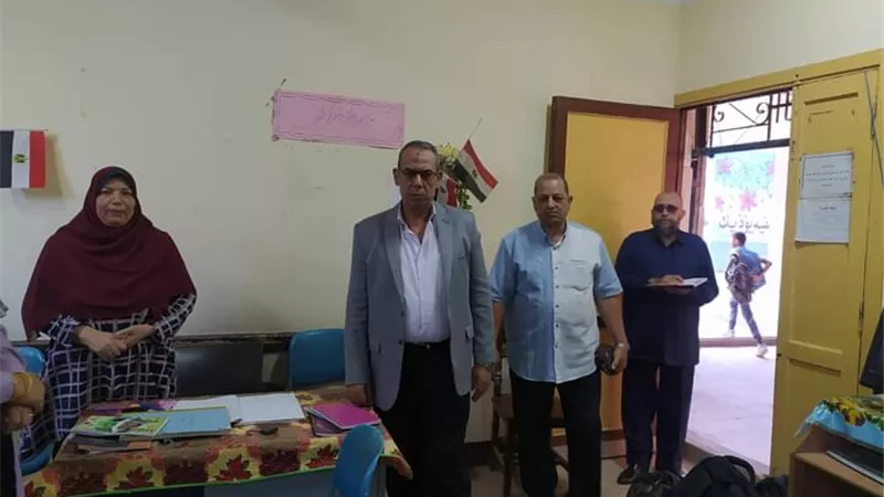 مدير تعليم سوهاج يتفقد انتظام الدراسة..صور