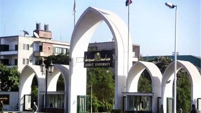 جامعة أسيوط تعلن حاجتها لشغل 3 وظائف قيادية شاغرة بقسم التعليم