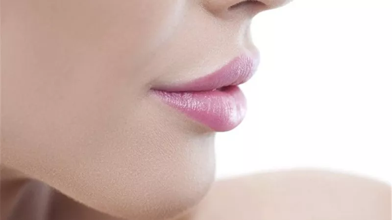 طرق طبيعية لتوريد الشفايف