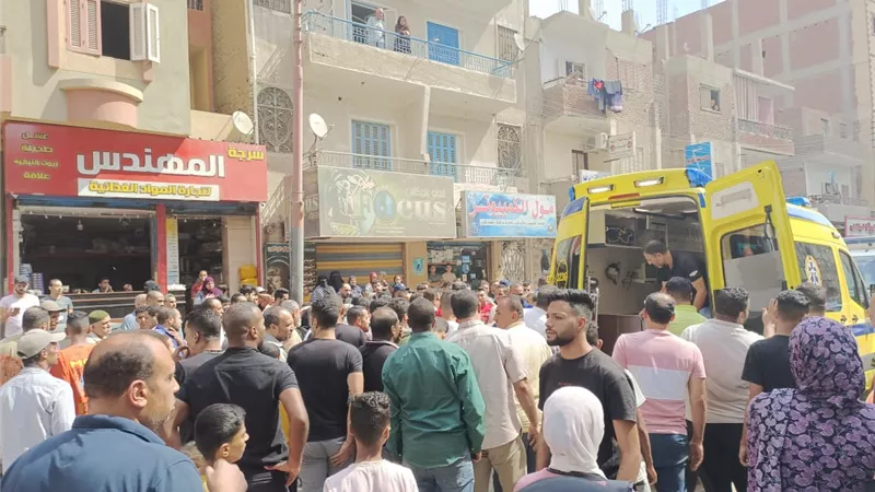 مصرع شخص سقط من سيارة أجرة مسرعة بعد مشاجرة مع قائدها في الإسماعيلية