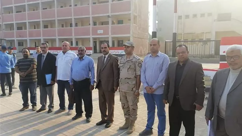 مدير تعليم الخانكة يشارك طلاب التعليم الفني احتفالاتهم بنصر أكتوبر