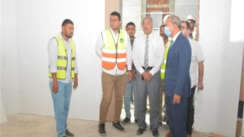 الهجان يتفقد المشروعات الجاري تنفيذها بـ٣ مدن بالقليوبية.. صور