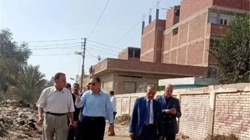 محافظ الشرقية يُفاجئ مدارس ومخابز قرية بهنيا بديرب نجم