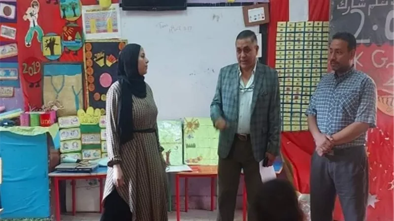 مدير تعليم قليوب يتابع العملية التعليمية بعدد من المدارس بميت حلفا