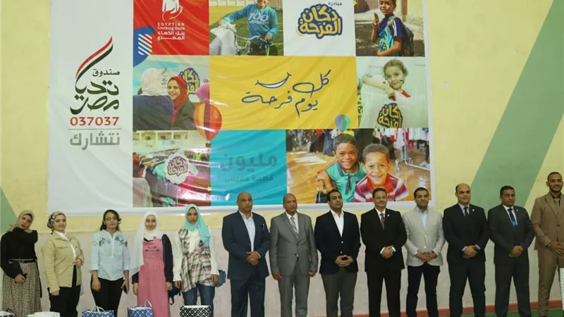 تحيا مصر ينظم معرضاً للملابس بجامعة جنوب الوادى