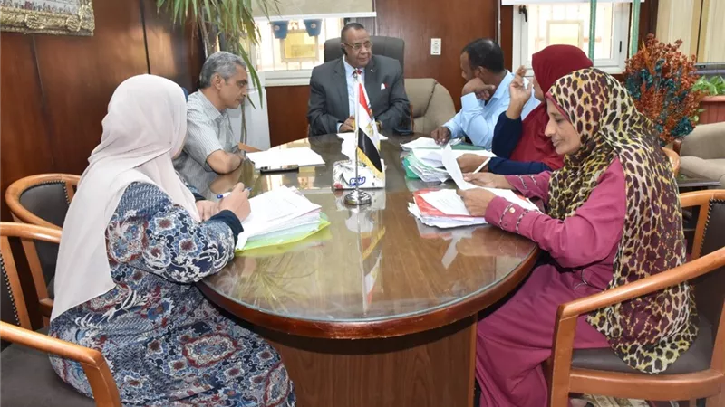 رئيس جامعة الأقصر يجتمع بمسؤولي إدارة المدن استعدادًا لتسكين الطلاب