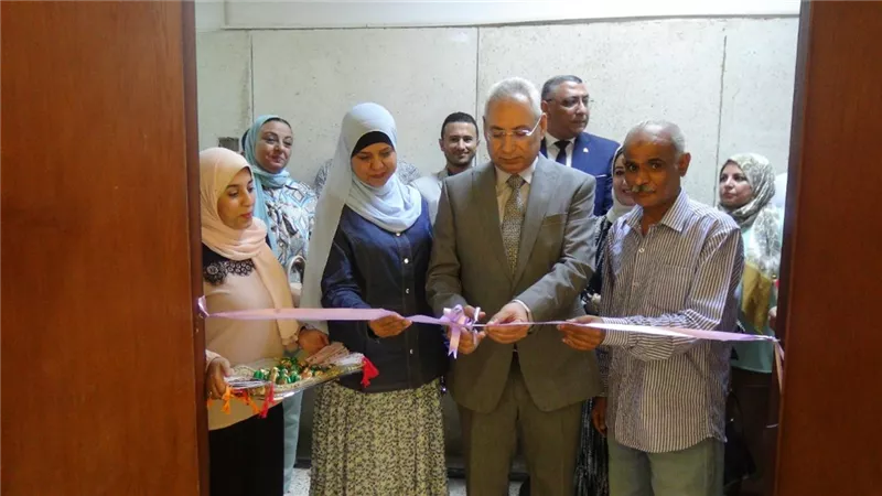 رئيس جامعة المنيا يفتتح المعرض الطلابي لمادة التدريب الميداني