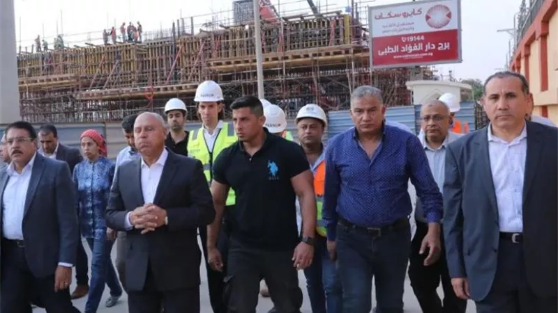 وزير النقل يتفقد مشروع مونوريل شرق النيل