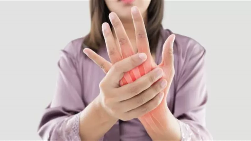 متى يكون التهاب مفاصل اليدين عدوى فيروسية او مرض جلدى؟