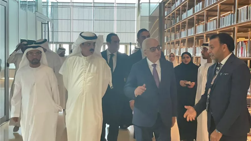على هامش مشاركته في مؤتمر ركائز.. وزير التعليم يزور مكتبة بيت الحكمة