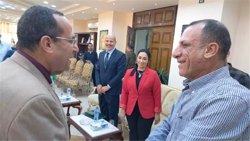 محافظ شمال سيناء يدعو المؤسسات للدخول في مجالات التنمية