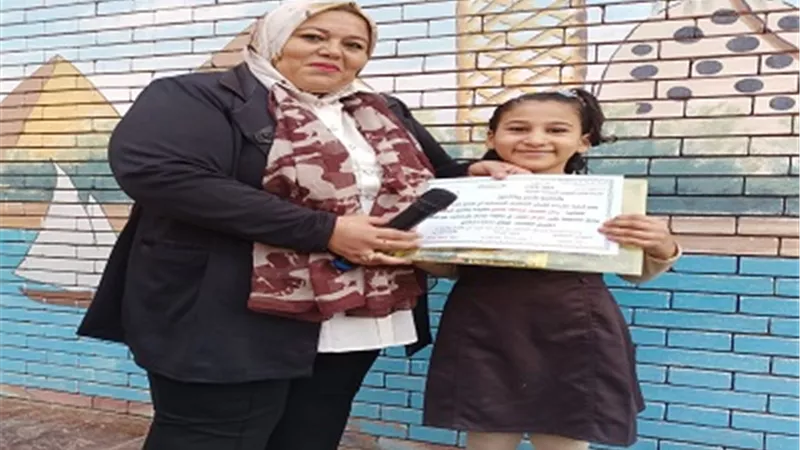 مدرسة القباب الصغرى الابتدائية بالدقهلية تكرم الطلاب المتميزين