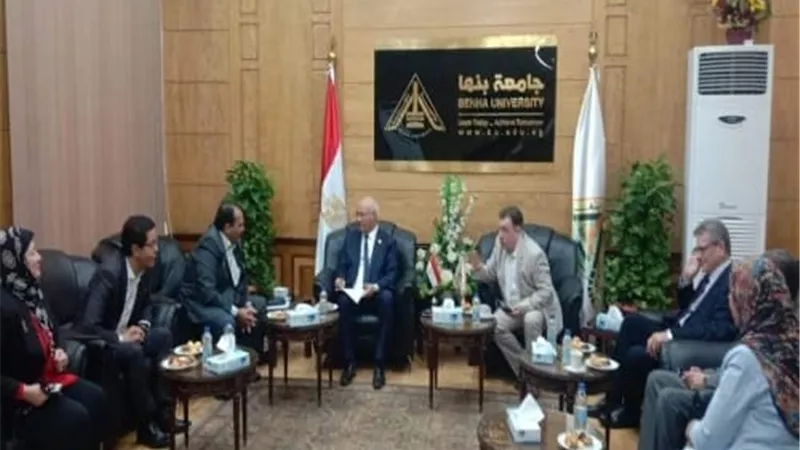 رئيس جامعة بنها: نسعى للانفتاح والشراكة مع الجامعات بالخارج