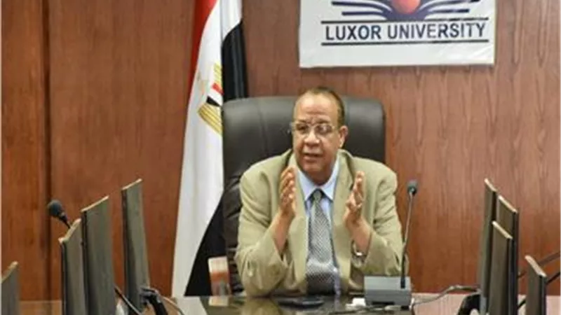 رئيس جامعة الأقصر يشارك باجتماع المجلس الأعلى لشئون الدراسات العليا