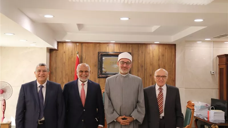 أمين 