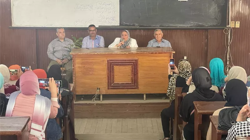 كلية التربية بالزقازيق تشارك في تشجير الحرم الجامعى
