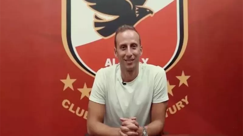 حقيقة الاطاحة بمدير التعاقدات بالاهلى.. والقيعى فى الصورة
