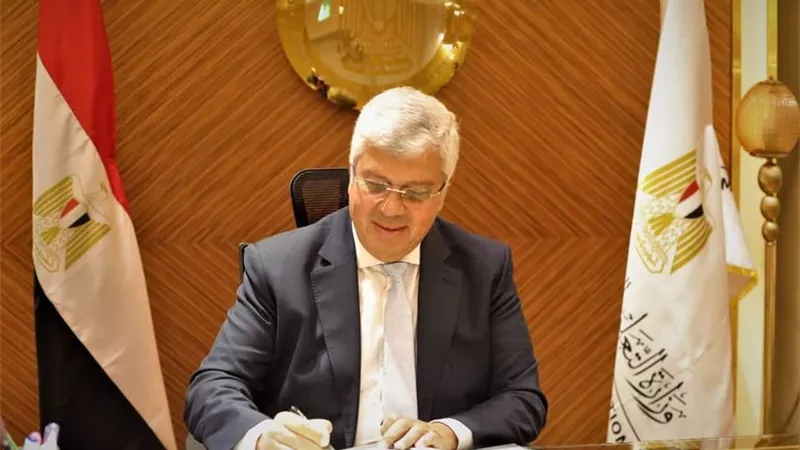 وزير التعليم العالي يبحث التعاون المُشترك وتبادل الخبرات مع اليونسكو