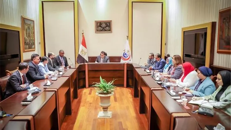 وزير الصحة يبحث توفير أحدث الأدوية المطورة لعلاج مرضى الأورام والإيدز