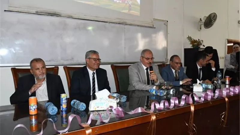 رئيس جامعة القناة يشهد اللقاء التعريفي لطلاب كلية الزراعة..صور