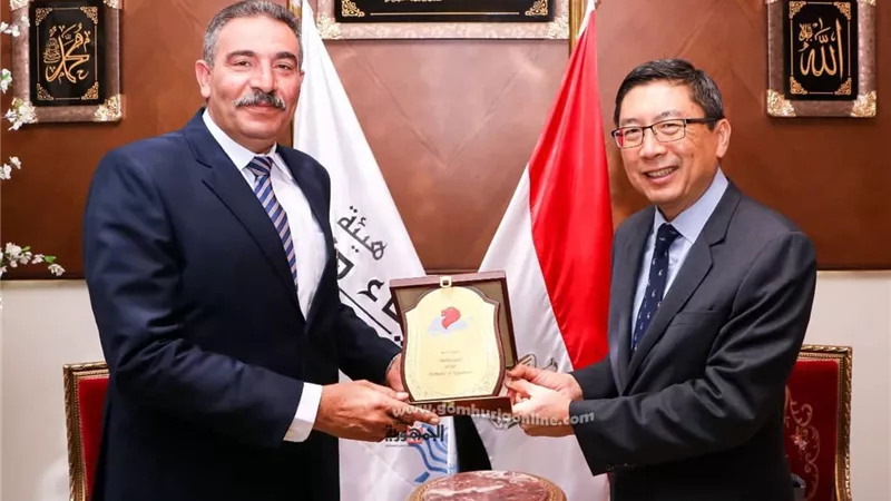 سفير سنغافورة يزور ميناء دمياط لبحث التعاون في مجال النقل البحري