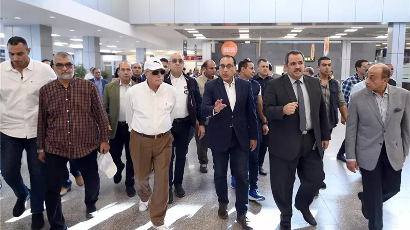 رئيس الوزراء يتفقد مشروعات التطوير بمطار شرم الشيخ الدولي