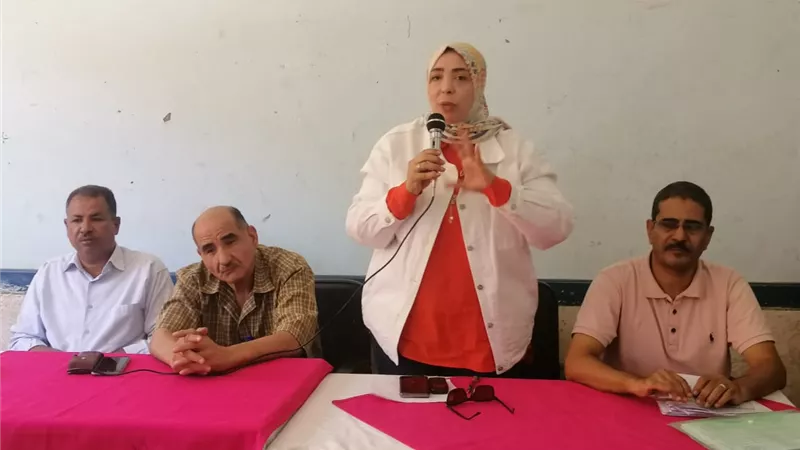 مدير تعليم دشنا تلتقى مع مديري المدارس للتأكيد على وسائل الأمان