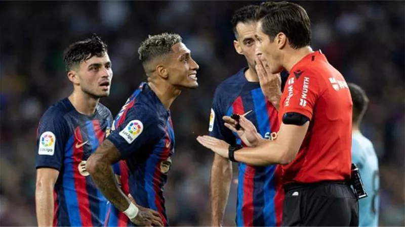 قبل صدام الاحد .. نجم برشلونة يحذر ريال مدريد لهذا السبب