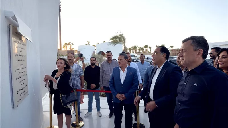 رئيس الوزراء يشهد افتتاح فندقي 