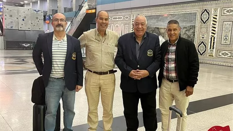 تحت إشراف 