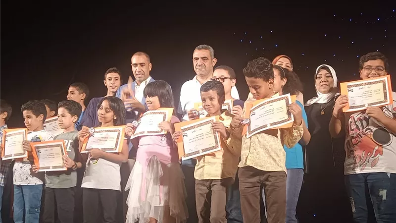 الروبوت والساعة الرقمية في دورة بثقافة السويس