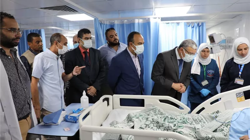 مصرع واصابة ٦طلاب فى تصادم ميكروباص وتريسكل بطريق المنيا.. صور