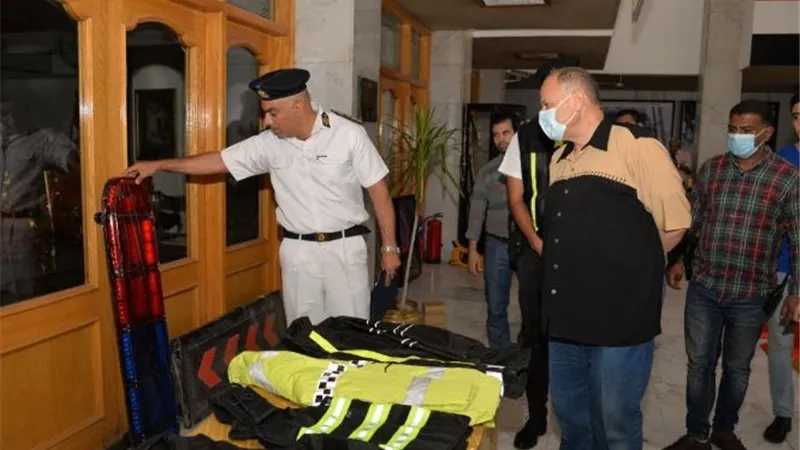 محافظ أسيوط يتفقد بعض الوسائل والأدوات المرورية الجديدة