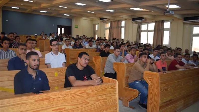 هندسة الجامعة المصرية الروسية ترحب بالطلاب الجدد باليوم التعريفى..صور