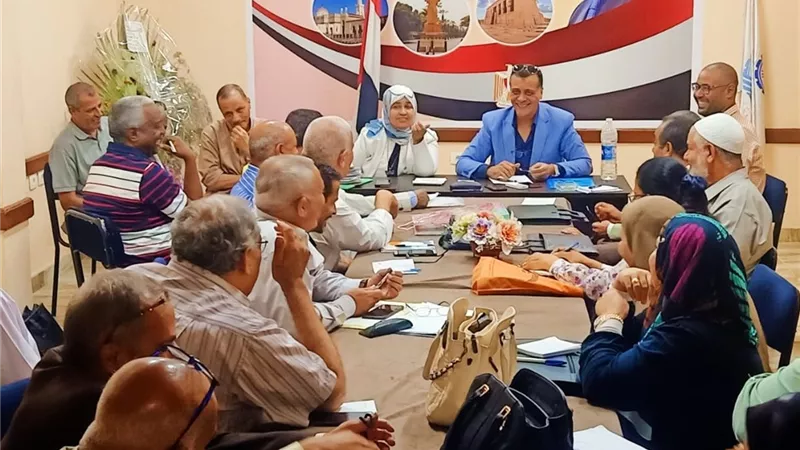 وكيل وزارة التعليم بقنا يعقد اجتماعا مع موجهى عموم المواد الدراسية