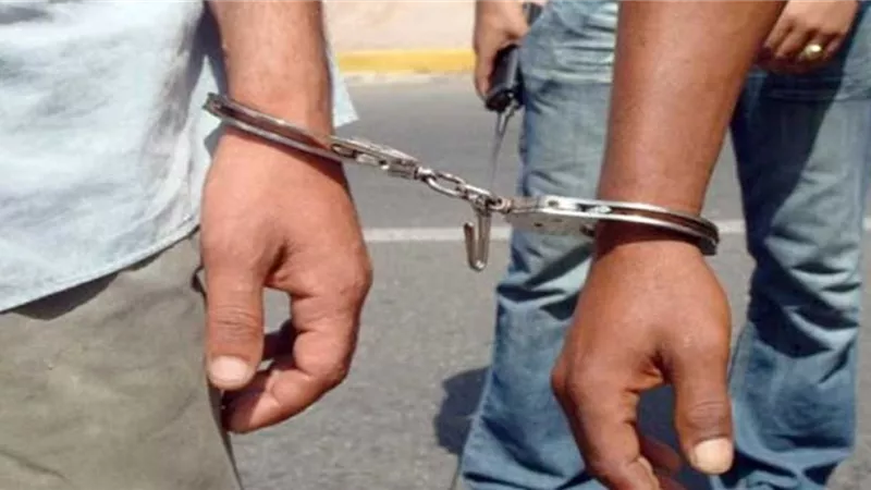 القبض على عصابة الشرطة المزيفة في المطرية: حاولا سرقة مواطن