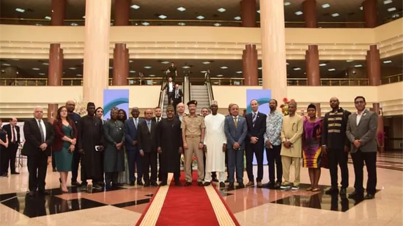 القوات المسلحة تنظم زيارة لوفد من جمعية رجال الأعمال المصريين الأفارقة وعدد من السفراء الأفارقة إلى المركز الطبى العالمى