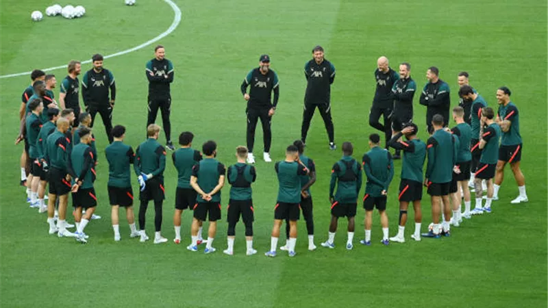 ليفربول يواجه ميلان وديا بدبى خلال كأس العالم قطر 2022