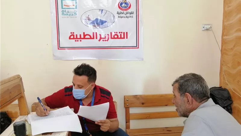 علاج ١٥٨٤ مواطنا بالمجان في قافلة طبية بدمياط..صور
